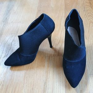 Vera Wang black heel booties